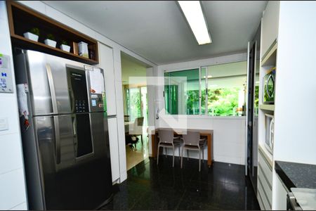 Casa à venda com 340m², 4 quartos e 2 vagas Casa à venda com 340m², 4 quartos e 2 vagasCozinha