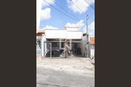 Casa à venda com 118m², 3 quartos e 2 vagas Casa à venda com 118m², 3 quartos e 2 vagasFachada