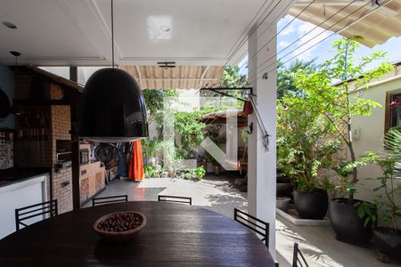 Casa à venda com 118m², 3 quartos e 2 vagas Casa à venda com 118m², 3 quartos e 2 vagasEspaço Gourmet