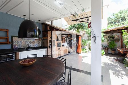 Casa à venda com 118m², 3 quartos e 2 vagas Casa à venda com 118m², 3 quartos e 2 vagasEspaço Gourmet