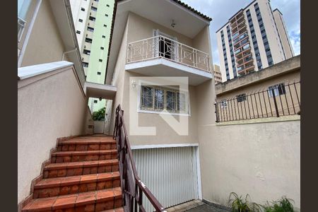 Casa à venda com 209m², 3 quartos e 5 vagas Casa à venda com 209m², 3 quartos e 5 vagasFachada