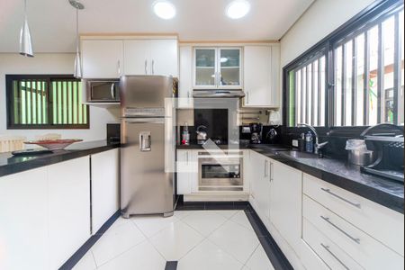 Casa à venda com 170m², 3 quartos e 4 vagas Casa à venda com 170m², 3 quartos e 4 vagasCozinha
