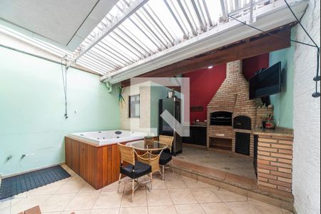 Casa à venda com 170m², 3 quartos e 4 vagas Casa à venda com 170m², 3 quartos e 4 vagasQuintal Fundos
