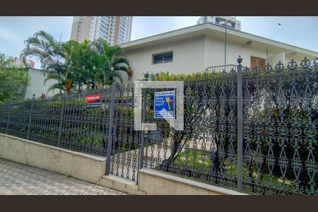 Casa à venda com 300m², 3 quartos e 5 vagas Casa à venda com 300m², 3 quartos e 5 vagasFachada