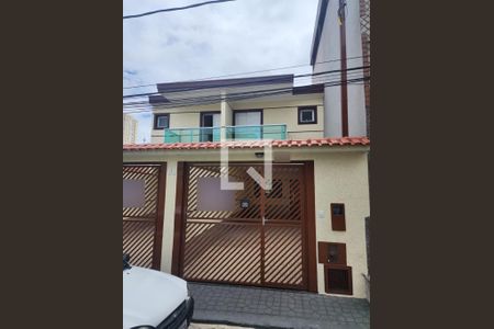 Casa à venda com 124m², 3 quartos e 2 vagas Casa à venda com 124m², 3 quartos e 2 vagasFachada