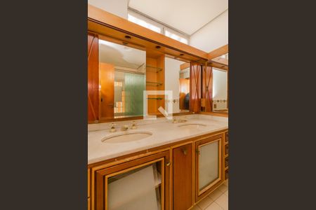 Apartamento à venda com 183m², 3 quartos e 1 vaga Apartamento à venda com 183m², 3 quartos e 1 vagaBanheiro do Quarto 1