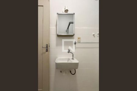 Apartamento à venda com 64m², 2 quartos e sem vaga Apartamento à venda com 64m², 2 quartos e sem vagaBanheiro