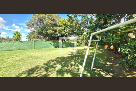 Casa de condomínio à venda com 265m², 4 quartos e 6 vagas Casa de condomínio à venda com 265m², 4 quartos e 6 vagasCampo de futebol