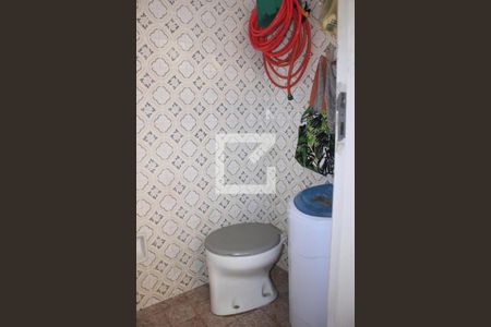 Casa à venda com 153m², 3 quartos e 2 vagasBanheiro da Área de serviço