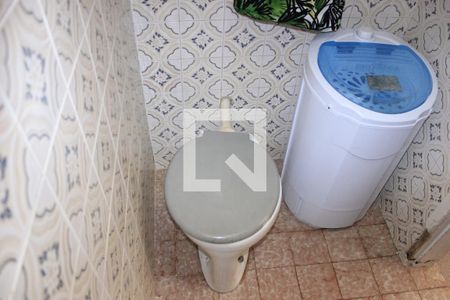 Casa à venda com 153m², 3 quartos e 2 vagasBanheiro da Área de serviço