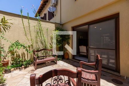 Casa de condomínio à venda com 219m², 3 quartos e 2 vagas Casa de condomínio à venda com 219m², 3 quartos e 2 vagasQuintal