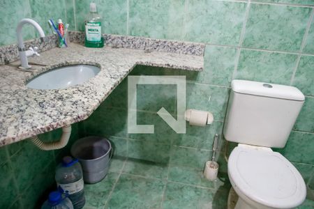 Casa à venda com 188m², 5 quartos e 2 vagas Casa à venda com 188m², 5 quartos e 2 vagasBanheiro da Suíte 1
