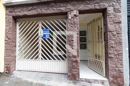 Casa à venda com 170m², 3 quartos e 1 vaga Casa à venda com 170m², 3 quartos e 1 vagaFachada