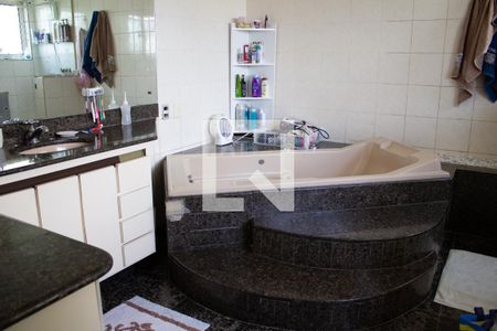 Apartamento para alugar com 500m², 5 quartos e 2 vagas Apartamento para alugar com 500m², 5 quartos e 2 vagasBanheiro da Suíte