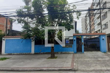 Casa de condomínio à venda com 56m², 2 quartos e 2 vagas Casa de condomínio à venda com 56m², 2 quartos e 2 vagasFachada