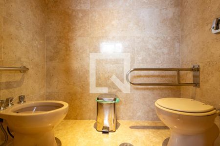 Apartamento à venda com 369m², 5 quartos e 3 vagasBanheiro da Suíte