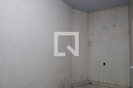 Casa à venda com 186m², 5 quartos e 2 vagasCômodo dividido com divisórias e vidros