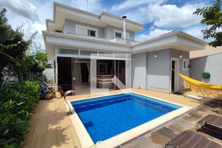 Casa de condomínio à venda com 300m², 4 quartos e 4 vagas Casa de condomínio à venda com 300m², 4 quartos e 4 vagasQuintal - Piscina