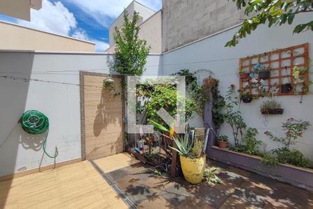 Casa de condomínio à venda com 300m², 4 quartos e 4 vagas Casa de condomínio à venda com 300m², 4 quartos e 4 vagasQuintal