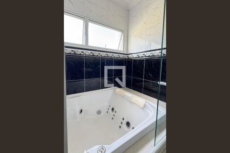 Casa de condomínio à venda com 403m², 4 quartos e 4 vagasBanheiro da Suíte 2