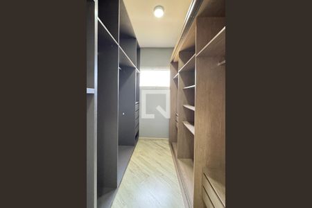 Casa de condomínio à venda com 403m², 4 quartos e 4 vagasCloset da suíte 2