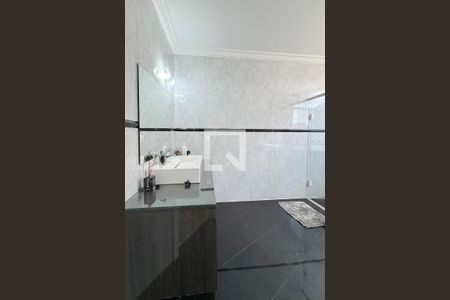 Casa de condomínio à venda com 403m², 4 quartos e 4 vagasBanheiro da Suíte 1