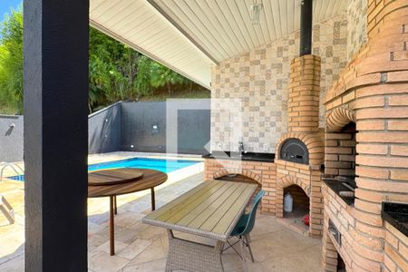 Casa de condomínio à venda com 403m², 4 quartos e 4 vagasChurrasqueira