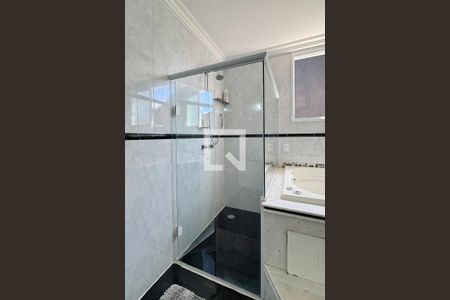 Casa de condomínio à venda com 403m², 4 quartos e 4 vagasBanheiro da Suíte 1