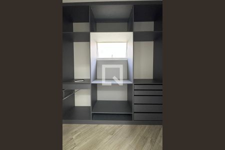 Casa de condomínio à venda com 403m², 4 quartos e 4 vagasCloset da suíte 3