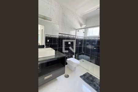 Casa de condomínio à venda com 403m², 4 quartos e 4 vagasBanheiro da Suíte 3