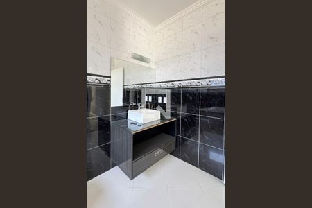 Casa de condomínio à venda com 403m², 4 quartos e 4 vagasBanheiro da Suíte 2