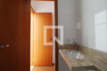 Casa à venda com 100m², 3 quartos e 2 vagasBanheiro da suíte