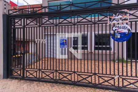 Casa para alugar com 600m², 12 quartos e 6 vagas Casa para alugar com 600m², 12 quartos e 6 vagasFachada
