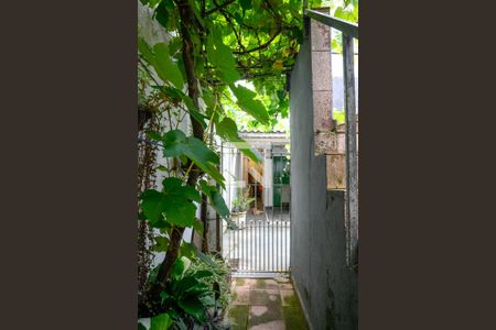 Casa à venda com 217m², 2 quartos e 2 vagas Casa à venda com 217m², 2 quartos e 2 vagasQuintal