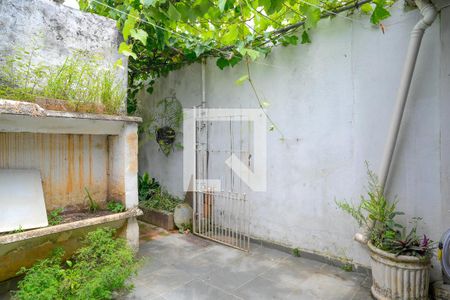 Casa à venda com 217m², 2 quartos e 2 vagas Casa à venda com 217m², 2 quartos e 2 vagasQuintal 2