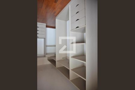 Apartamento à venda com 440m², 6 quartos e 4 vagasQuarto Suite 2