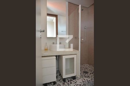 Apartamento à venda com 440m², 6 quartos e 4 vagasBanheiro da Suíte 2