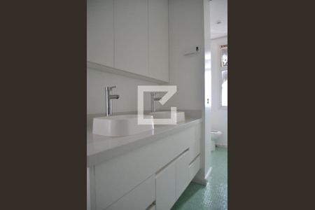 Apartamento à venda com 440m², 6 quartos e 4 vagasBanheiro da Suíte 3