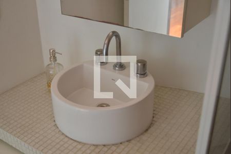 Apartamento à venda com 440m², 6 quartos e 4 vagasBanheiro da Suíte 2