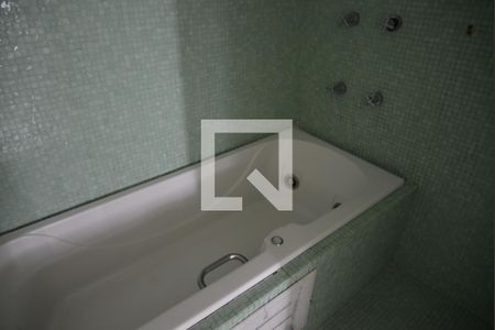 Apartamento à venda com 440m², 6 quartos e 4 vagasBanheiro da Suíte 3