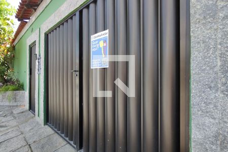 Casa de condomínio à venda com 203m², 3 quartos e 3 vagas Casa de condomínio à venda com 203m², 3 quartos e 3 vagasFachada