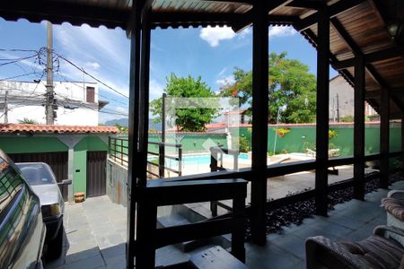 Casa de condomínio à venda com 203m², 3 quartos e 3 vagas Casa de condomínio à venda com 203m², 3 quartos e 3 vagasVaranda