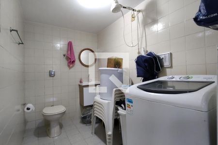 Casa de condomínio à venda com 203m², 3 quartos e 3 vagas Casa de condomínio à venda com 203m², 3 quartos e 3 vagasBanheiro 2