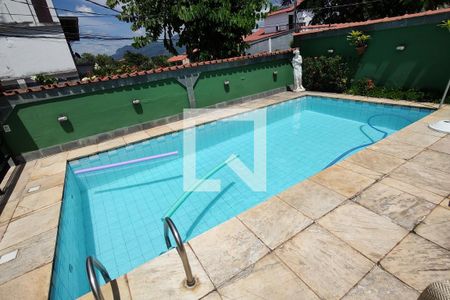 Casa de condomínio à venda com 203m², 3 quartos e 3 vagas Casa de condomínio à venda com 203m², 3 quartos e 3 vagasPiscina