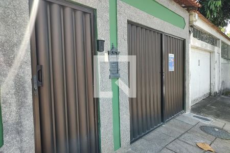 Casa de condomínio à venda com 203m², 3 quartos e 3 vagas Casa de condomínio à venda com 203m², 3 quartos e 3 vagasFachada