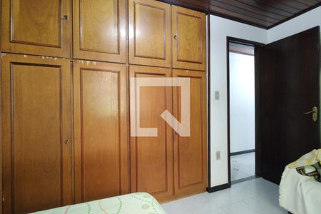 Casa de condomínio à venda com 203m², 3 quartos e 3 vagas Casa de condomínio à venda com 203m², 3 quartos e 3 vagasQuarto 2 - Armários