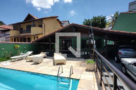 Casa de condomínio à venda com 203m², 3 quartos e 3 vagas Casa de condomínio à venda com 203m², 3 quartos e 3 vagasFachada