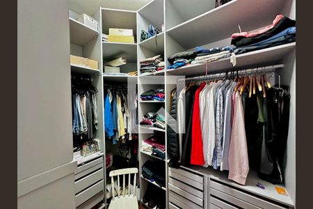 Apartamento para alugar com 195m², 4 quartos e 4 vagas Apartamento para alugar com 195m², 4 quartos e 4 vagasCloset Suíte 1