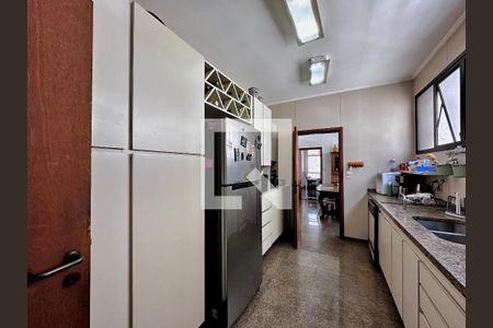 Apartamento para alugar com 195m², 4 quartos e 4 vagas Apartamento para alugar com 195m², 4 quartos e 4 vagasCozinha