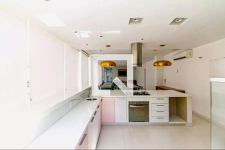 Apartamento para alugar com 195m², 4 quartos e 4 vagas Apartamento para alugar com 195m², 4 quartos e 4 vagasSalão de Festas
